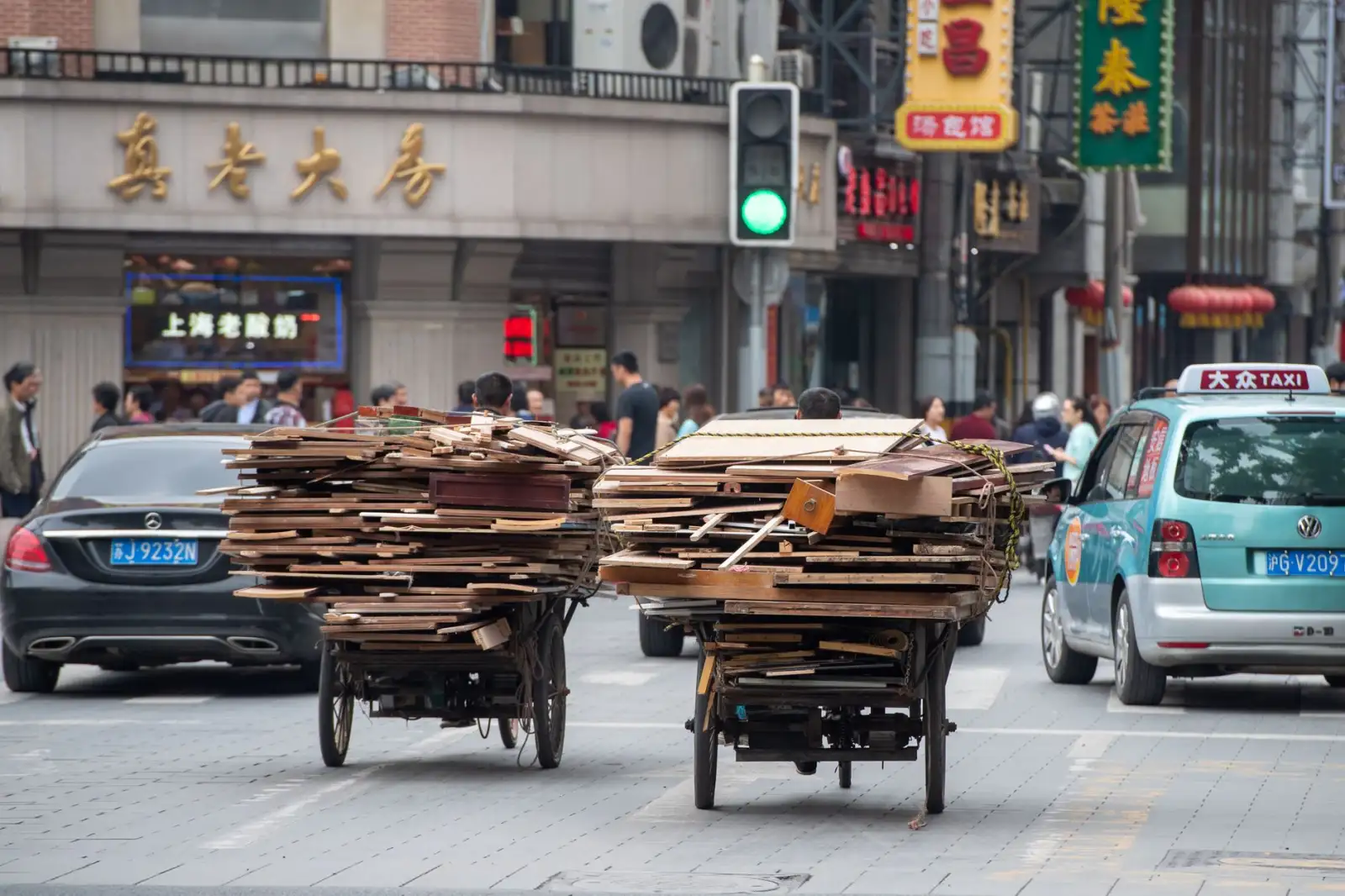 基于物联网技术的路灯智能光控系统选型对比与实践