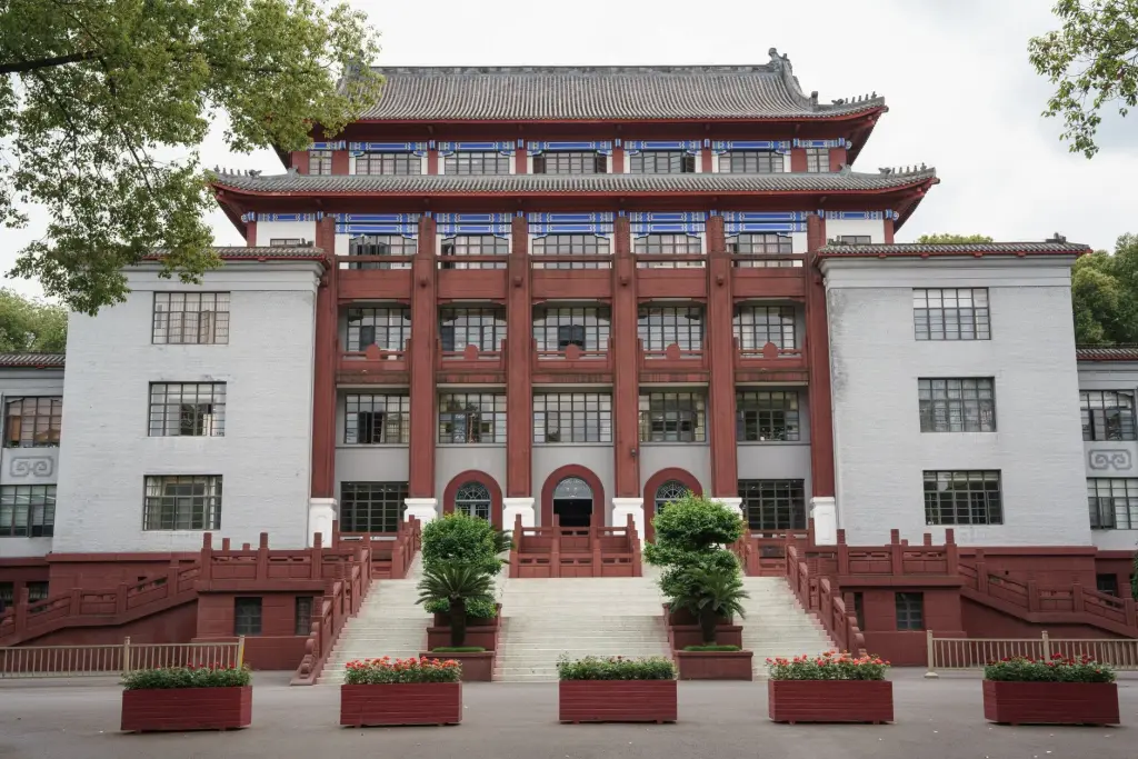智慧照明产品选型指南：路灯物联网改造中单灯控制器与集中控制器的适用场景对比