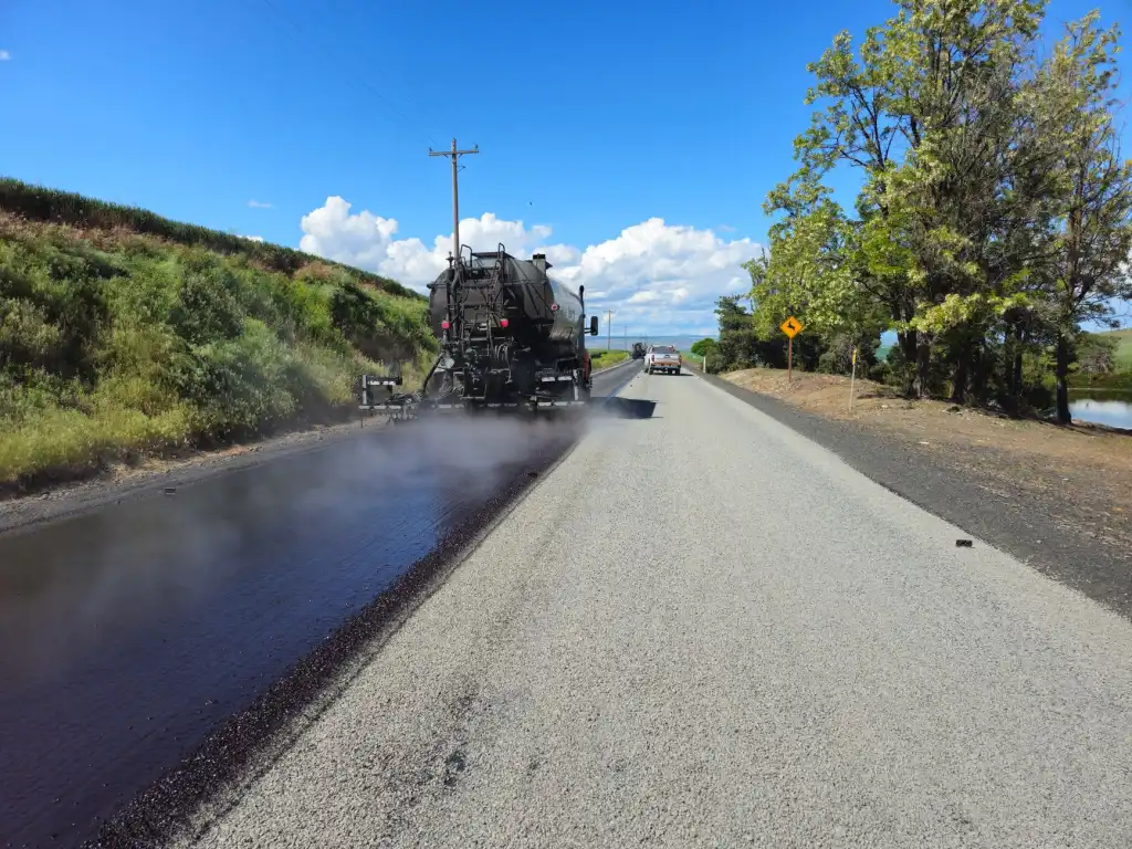城市道路智慧照明改造方案：路灯物联网与节能灯具选型要点