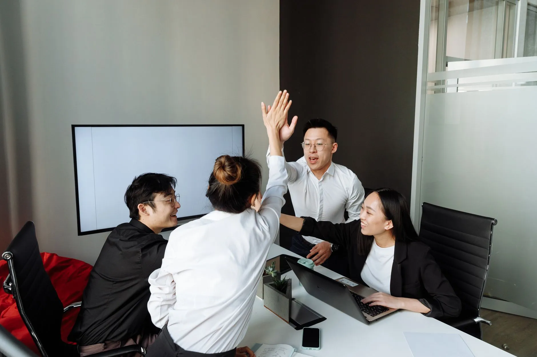 智慧照明技术在道路节能改造中的实际应用与效益分析