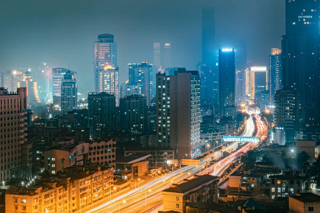 城市道路智慧照明改造方案：路灯物联网与光控系统应用解析封面图