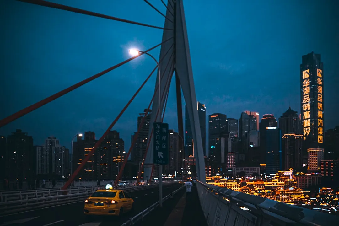 道路智慧照明改造方案：物联网路灯控制系统选型要点