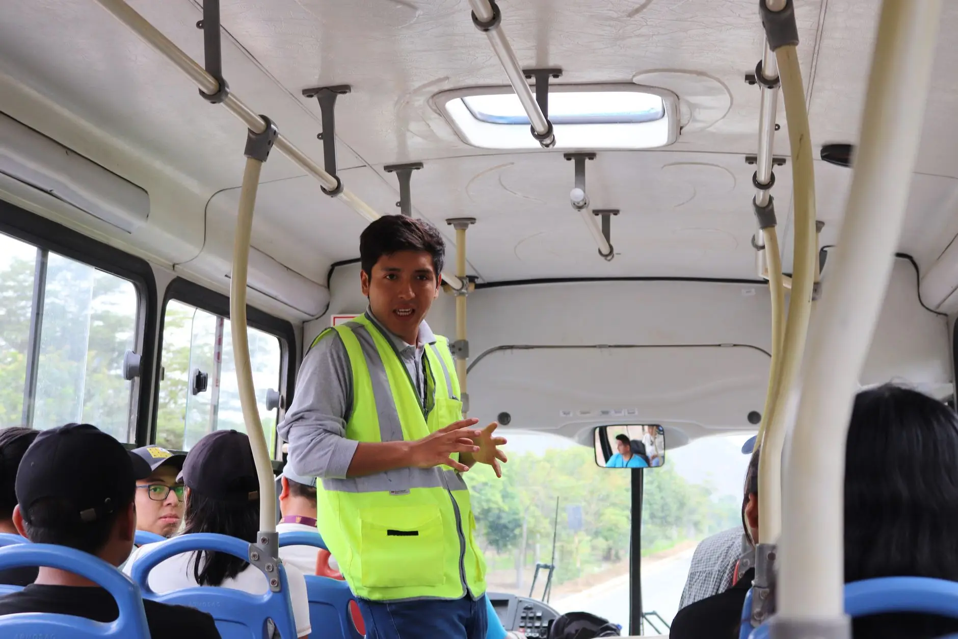 道路照明节能改造方案对比：LED灯具替换与智慧灯控系统的协同价值