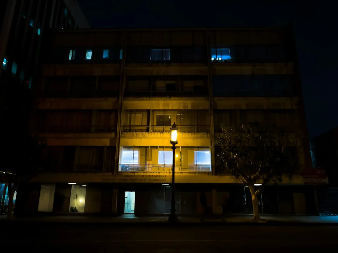 柏照智能光控系统与传统路灯控制方案对比分析